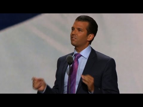 Video: Donald Trump Jr. Zesměšňoval Prezidenta Obamu Obrovským Narozeninovým Cookies