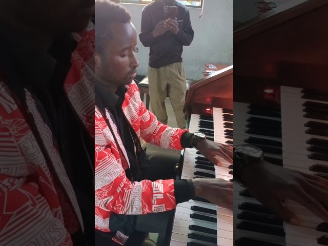 MAWAZO NINAYOWAWAZIA NINYI music by JOHN MGANDU performed by WALTER ORGANIST class=