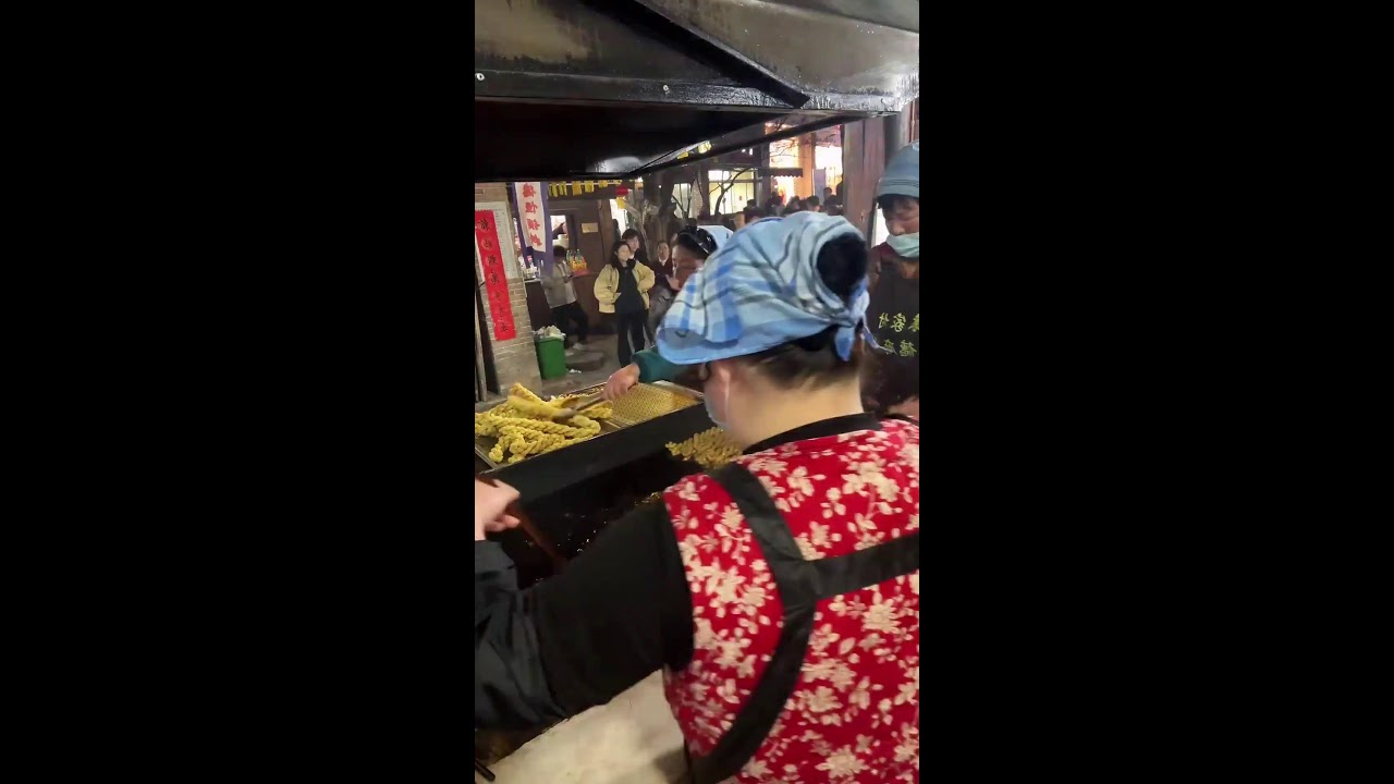 Magical Chinese street food 神奇的中国街头美食  不思議な中国の街グルメ