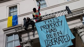 Anti War Protesters Target Russian Oligarchs’ Mansions Over Putin’s