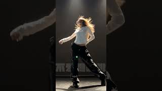 AKMU – DINOSAUR#dance #dancevideo #song #kpop #shorts #youtubeshorts #music #cover #trending #tiktok