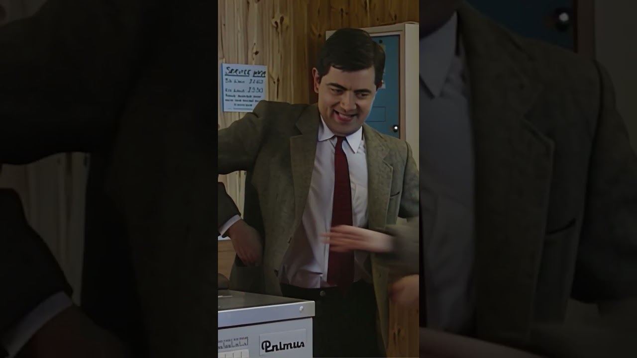 Mr Bean's New Fashion Trend #classicmrbean #britishcomedy #classicbean #shorts