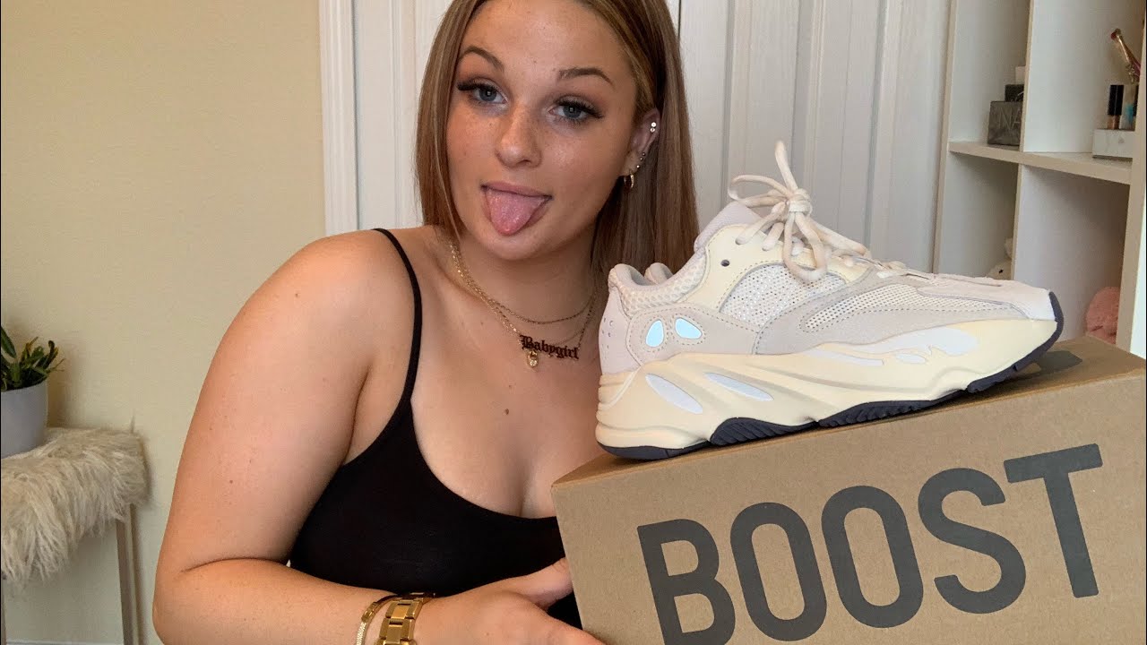 yeezy boost 700 sizing womens