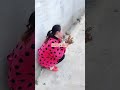 Porque no la llamé a comer, ahora está comiendo sola con mi familia.