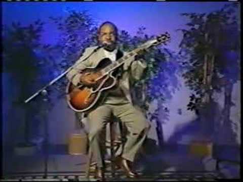 Daryl Darden Plays and sings a medley Jazz Guitar