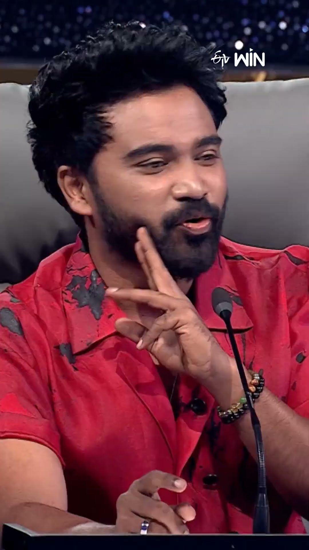 #shorts - ఈ డాన్స్ పర్ఫామెన్స్ చూస్తుంటే చిరంజీవి, విజయశాంతి గ్రేస్ లా ఉంది..! #dheejodi #danceshow