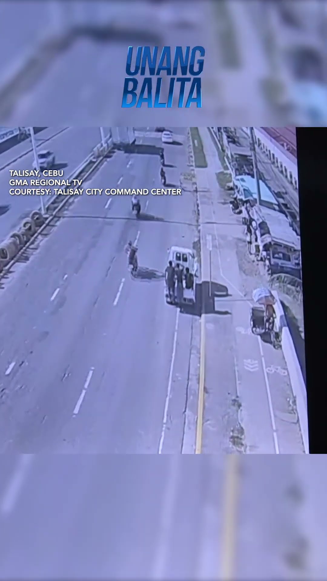 65-anyos na lalaki, sugatan matapos mahulog mula sa sinasakyang pickup #shorts | Unang Balita