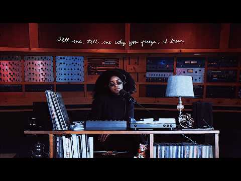 Dani Offline - tell me (Official Lyric Video)