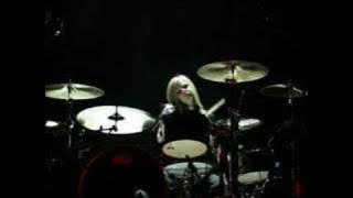 move your little self on-avril lavigne