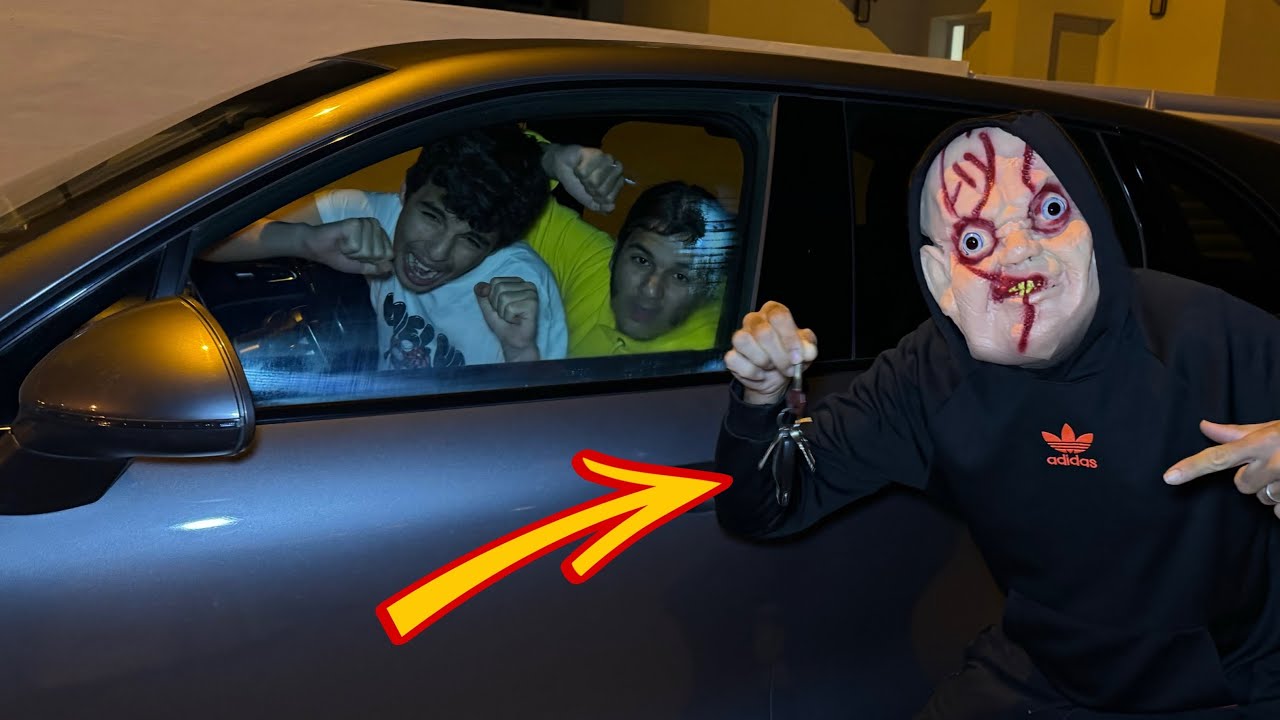 Un monstre nous a enfermer dans la voiture