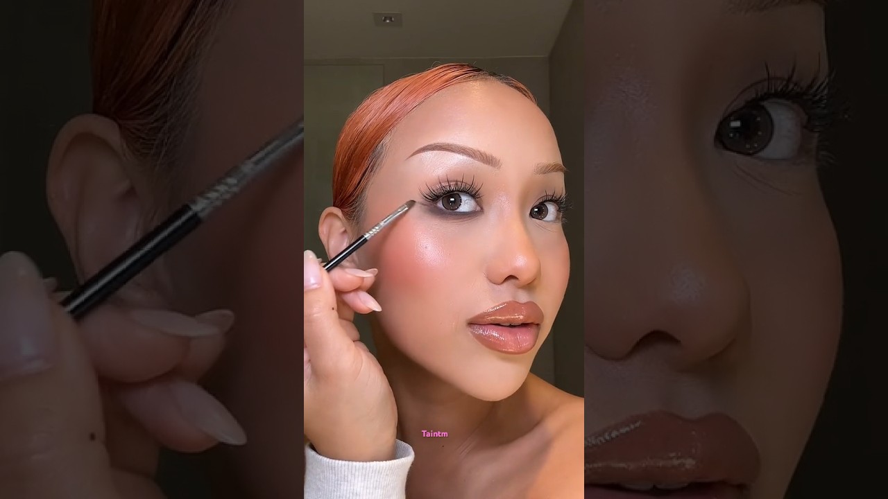 Trying the reverse cat eye makeup 🐱🖤  