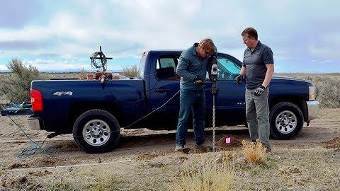 What is the difference between seismic and seismoelectric instruments.