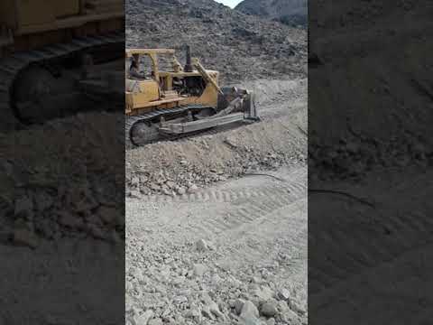 بلدوزر كماتسو 155بداية فتح طريق في الجبل
