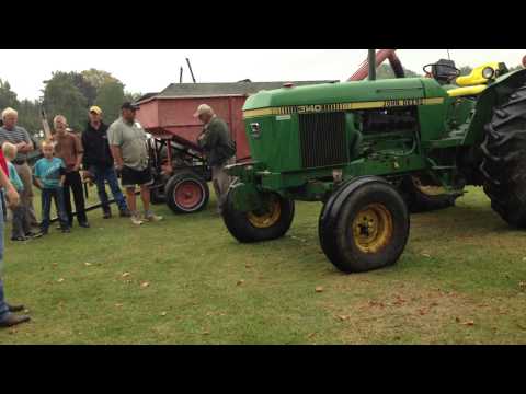 John Deere 3140
