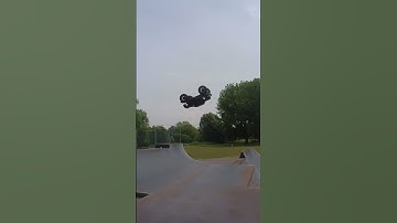 Sketchy volcano flip. #traxxas #xmaxx #skatepark #flip #scmodels