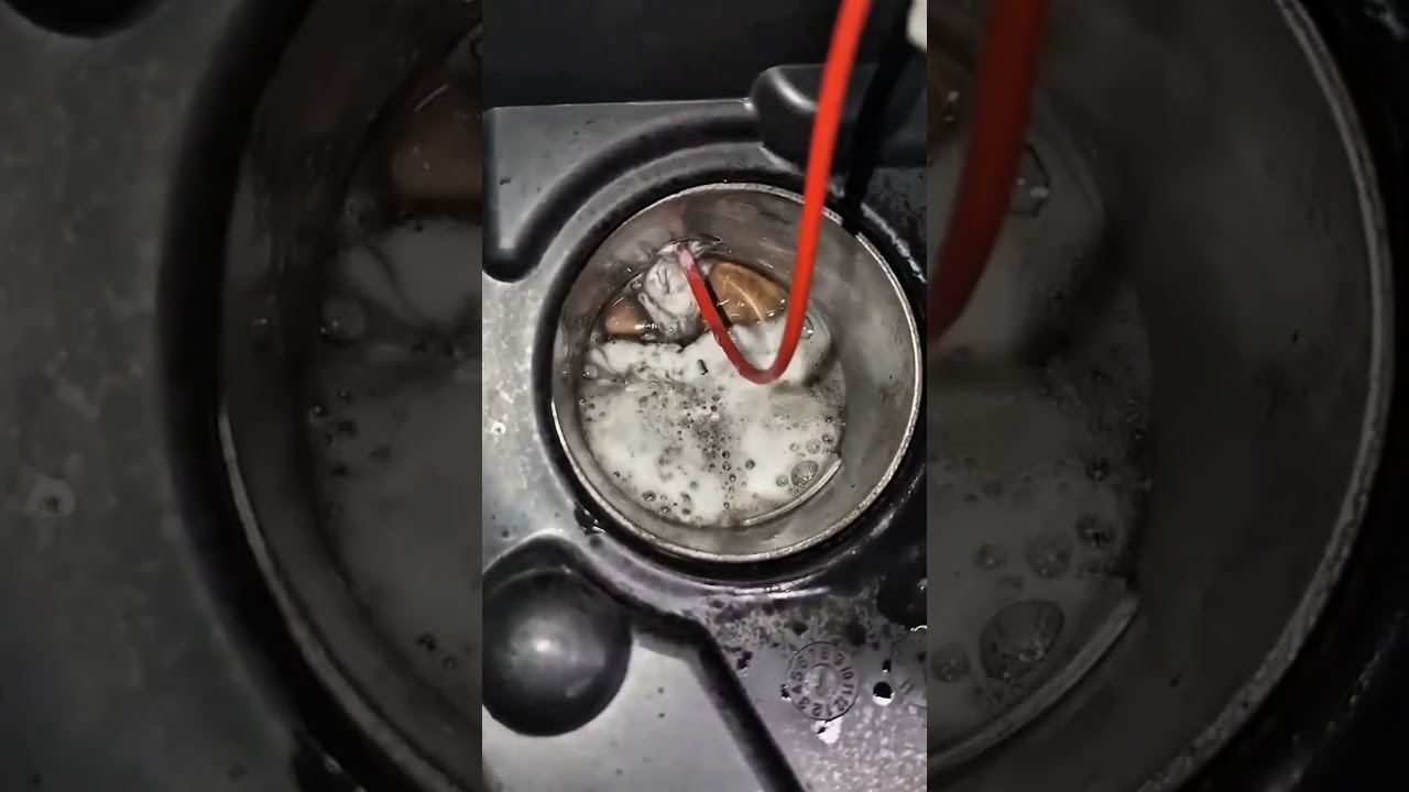 How To Clean Car Throttle Body & Carbon! 🚗💨 #shorts #carrepair #mechanic #engine #viral