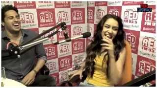 Shraddha Kapoor singing 'Teri Galiyaan'- Shakti Kapoor version! Resimi