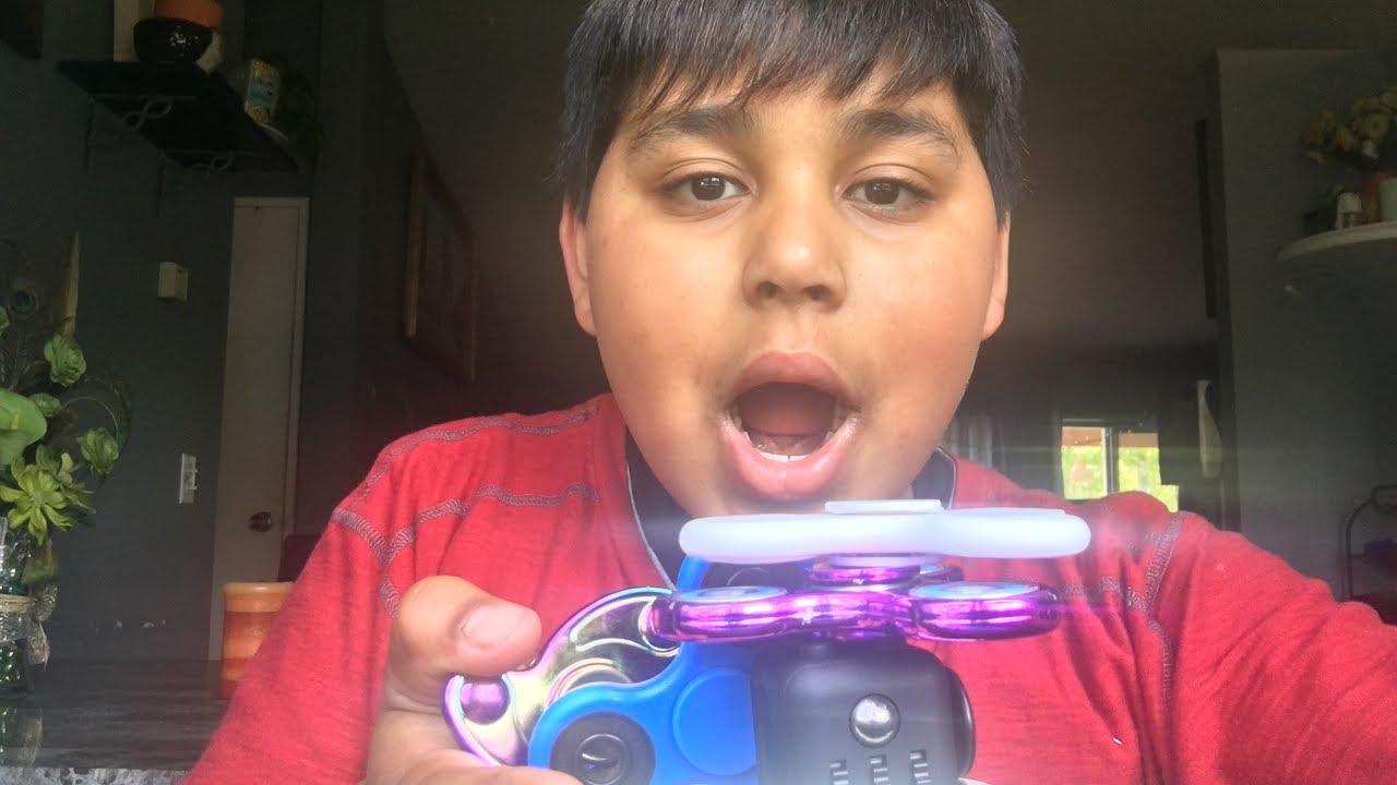 UNBOXING THREE FIDGET TOYS AND REVIEWING TWO WALGREENS FIDGET SPINNER