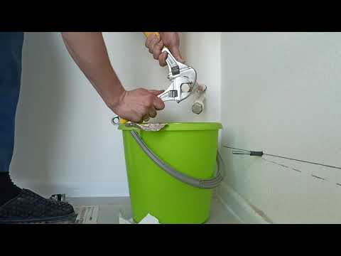 Снятие шестигранных заглушек на трубах воды на кухне в ЖК Ясеневая 14 (ПИК)