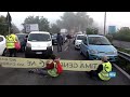Ambientalisti protestano sulla Salaria, motociclista esasperato sfonda il blocco e schiaccia la...