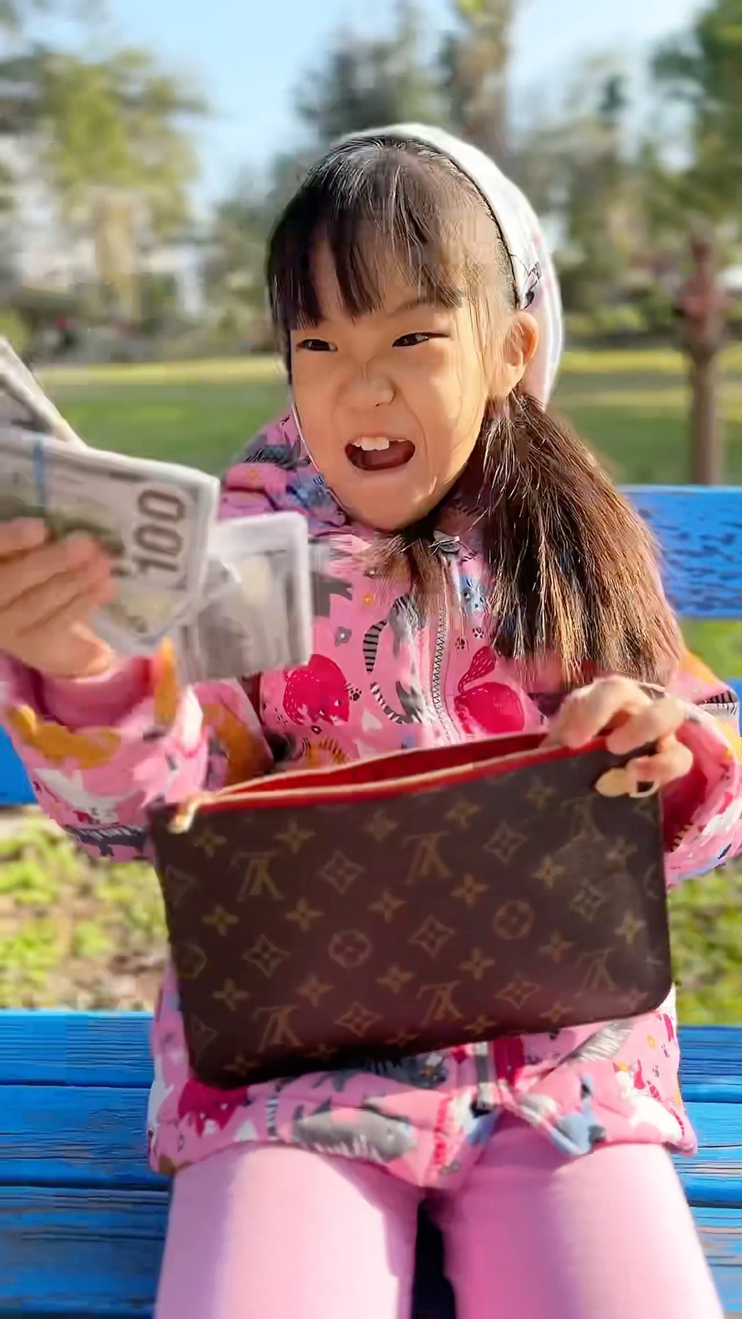 Little girl stole money from thieves ??‍?? LeoNata family #shorts
