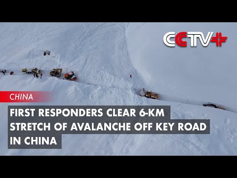 First Responders Clear 6-km Stretch of Avalanche off Key Road in Northwest China