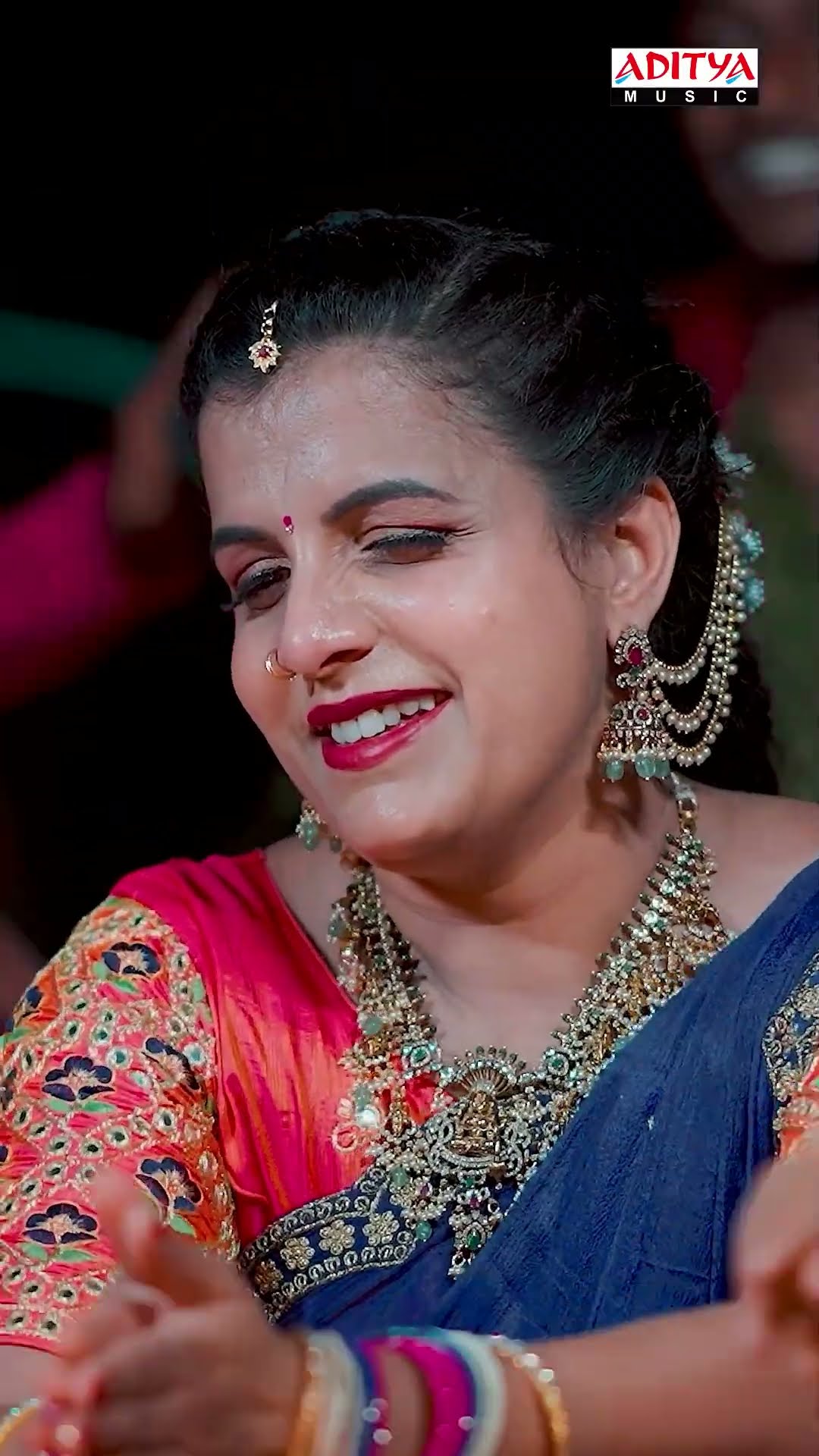 #VachindammaSankranthi Song #SankranthiPaata 2025 #MadhuriPatibanda #Shorts