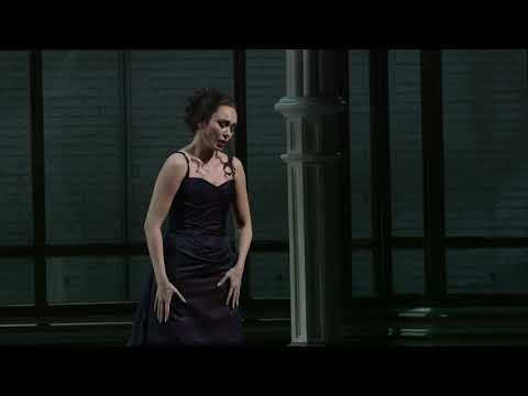 Видео: Aida Garifullina - La Traviata - “E strano! E strano!…..Sempre libera” (G. Verdi)