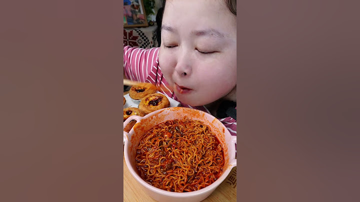 今天又是开除摄影师的一天，胖妹吃了火鸡面粉耗子跟蛋挞#拼多多#火鸡面#粉耗子