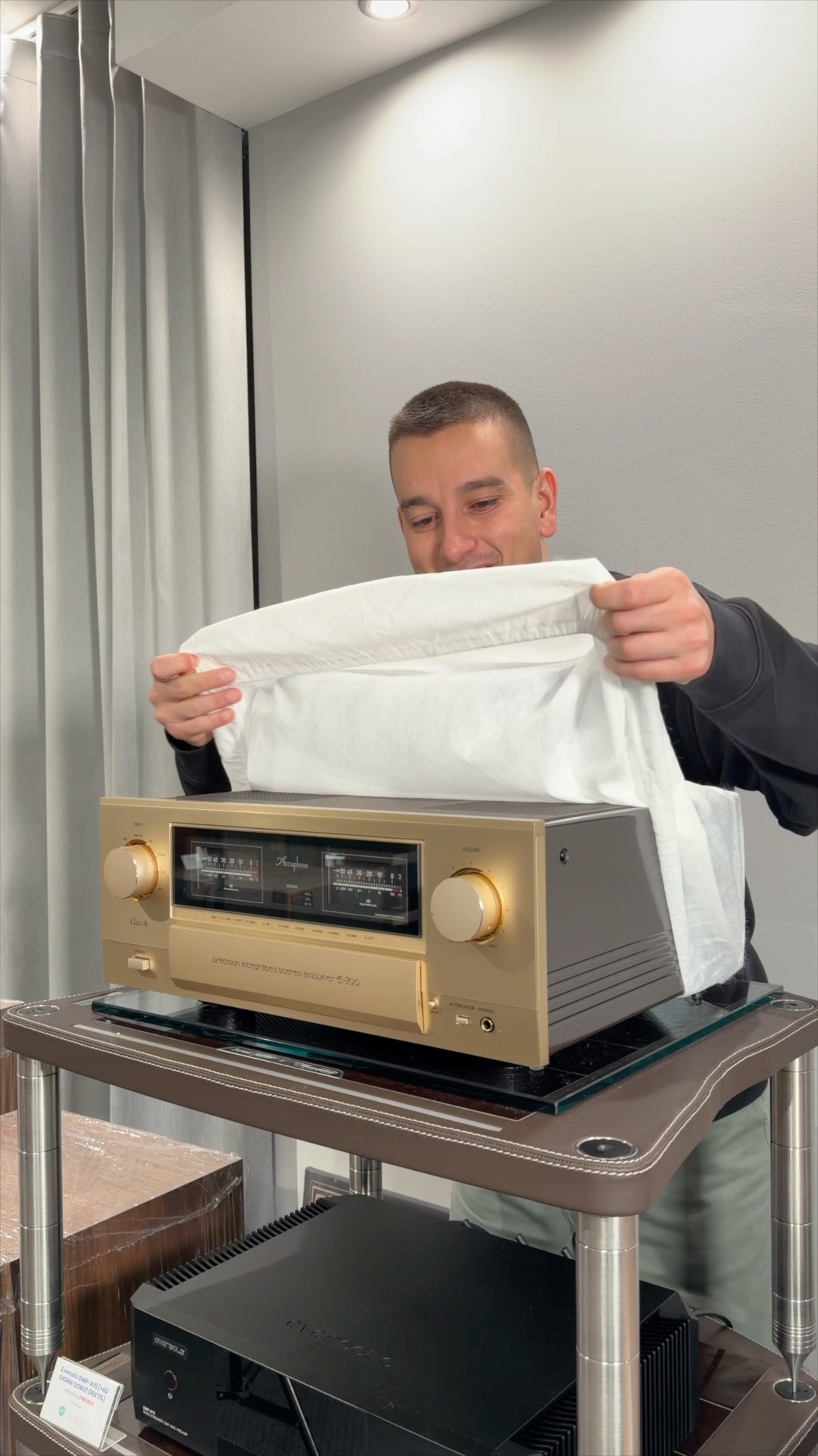 Accuphase E-700 unboxing #audiocostruzioni - YouTube