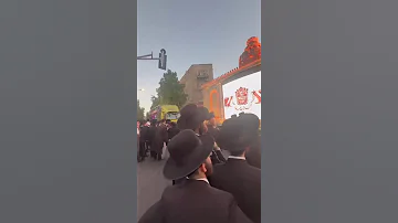 Pomp And Ceremony In Yerushalayim Hachnassas Sefer Torah By NY Philantropist Reb Yoel Landau 