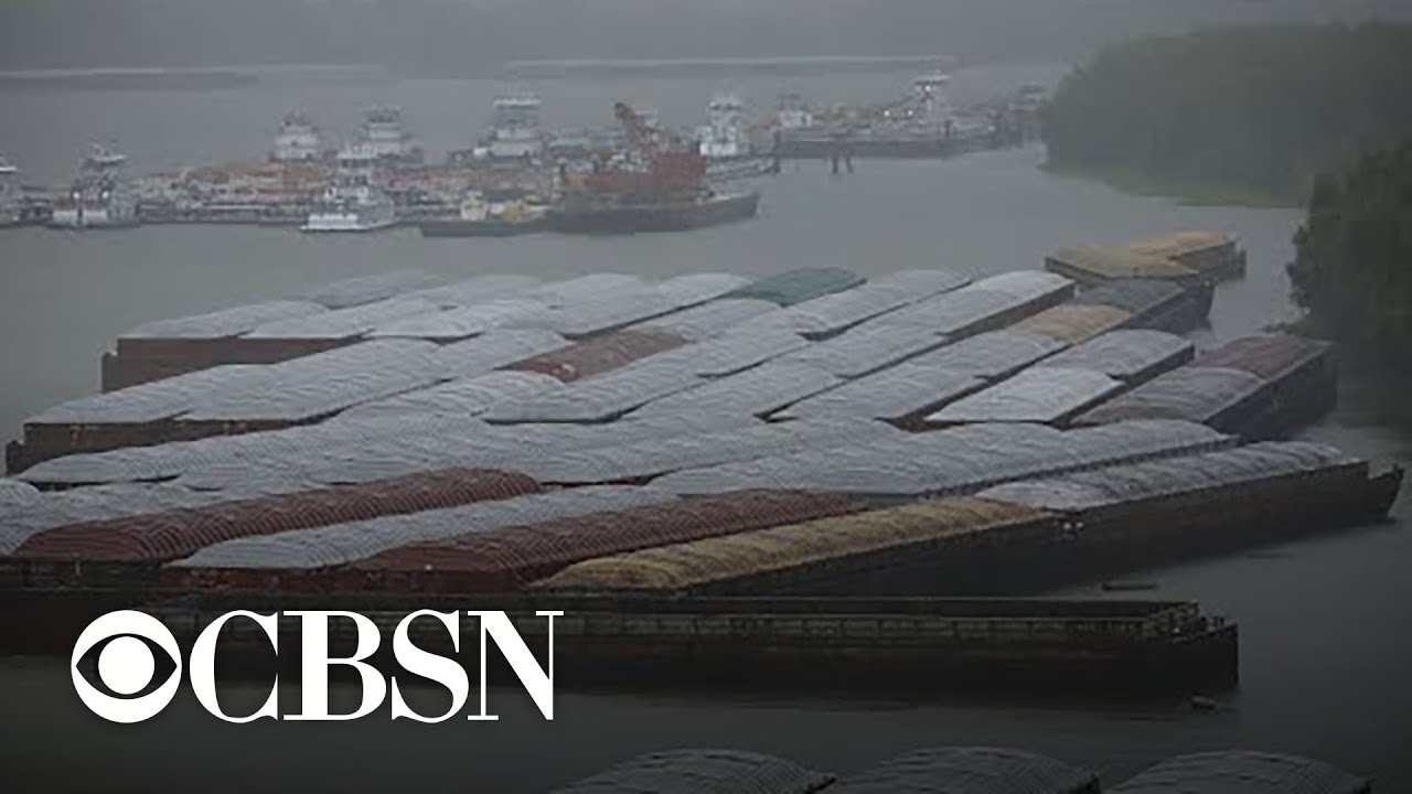 ⁣22 barges break loose on Mississippi River due to Hurricane Ida