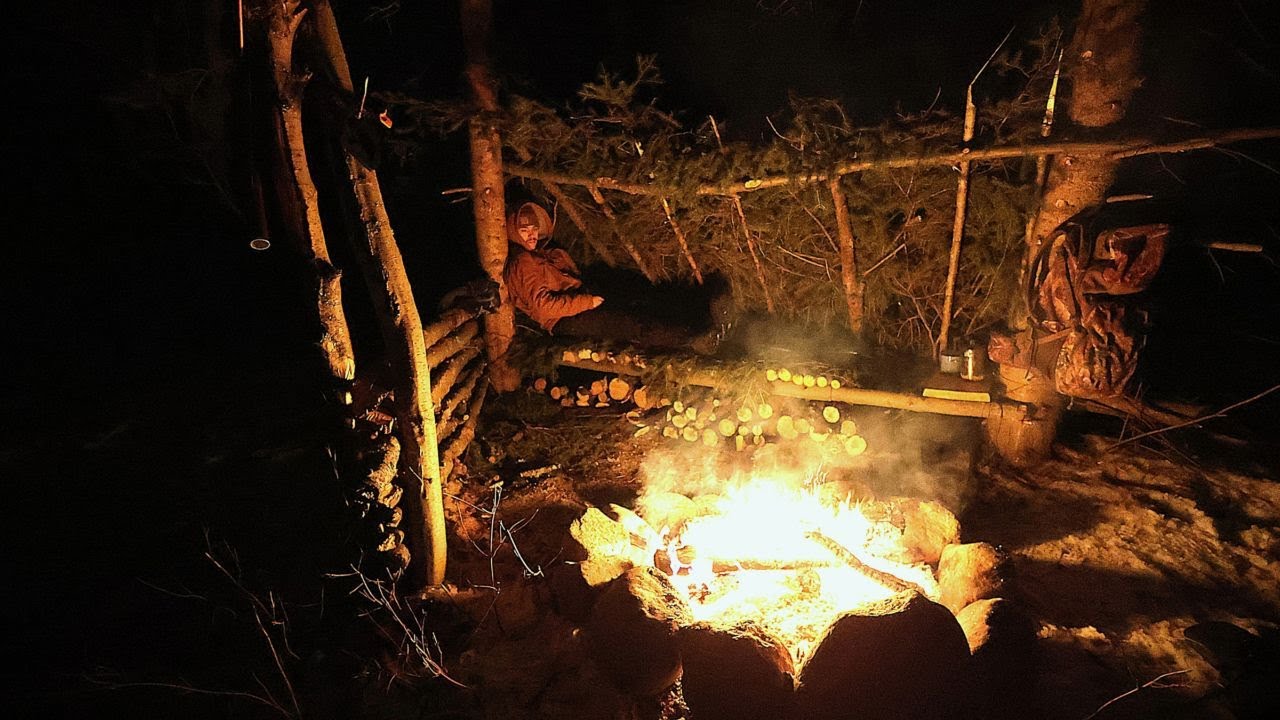 No tent, No sleeping bag - Extreme Winter Camping (Bush Craft Shelter ...