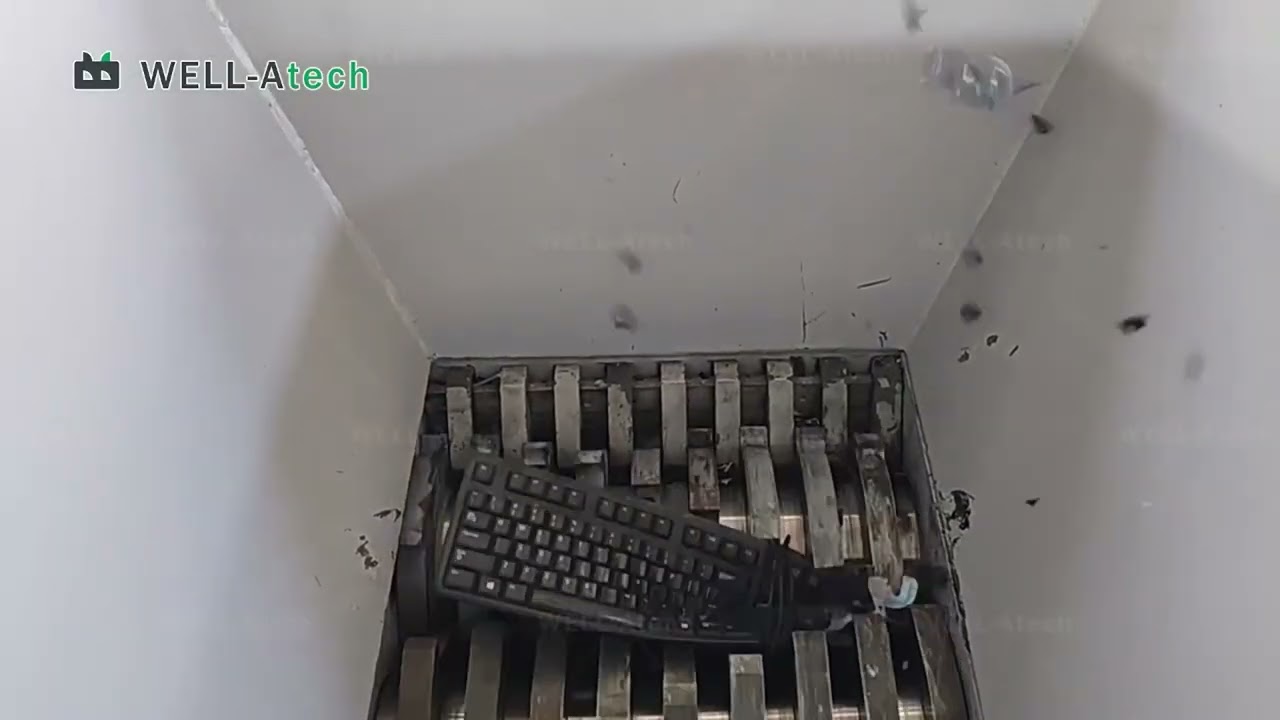 Test our double shaft shredder machine used in the computer crushing!