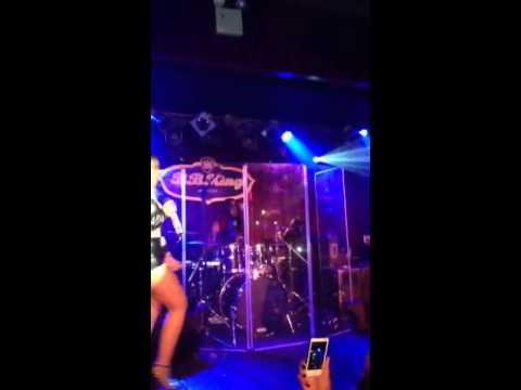 Ashanti and Jeremih perform 'Love Games' in NYC