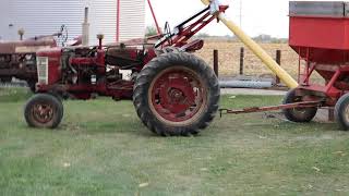 Unloading Soybeans With Farmall 350 Diesel and Farmall 450 Diesel - Antique Machinery