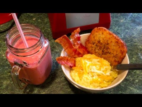 #1068 - BREAKFAST/ RICE COOKER GRITS, HASH BROWNS, BACON, FRUIT & CUCUMBER SMOOTHIE