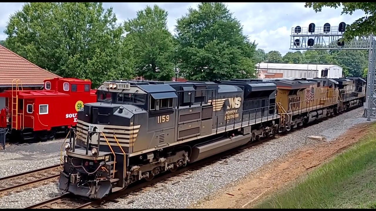 Aggressive Rail RAUCOUS Norfolk Southern - Union Pacific - BNSF - Superfast Amtrak Crescent 19