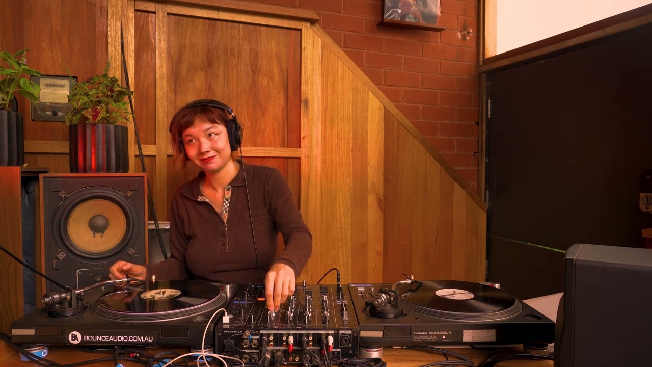 Yu Mi | Deep Groove & Dreamy House Vinyl Mix In A Cafe | Espresso Sessions Ep56