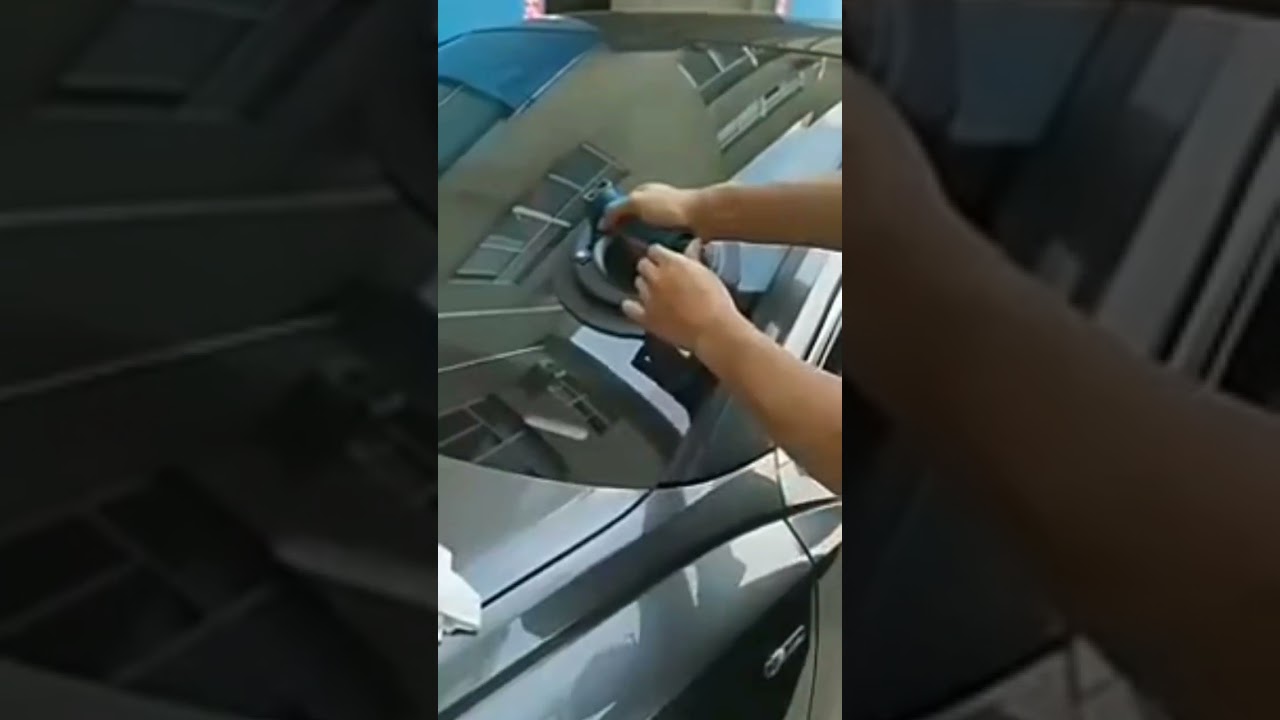 Effortlessly Lift Heavy Objects with this Suction Cup Vacuum Lifter