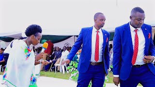 Jovans Gahinde singing on Kennedy and Sheebah wedding