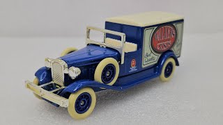 Packard Town Van 1933 Walkers Crisps Lledo Review 