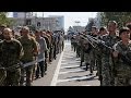 Ukrayna'da ayrılıkçı gruplar 'esir' askerleri caddede yürüttü