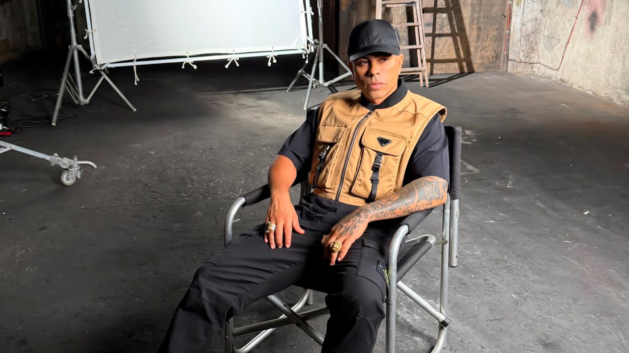 Tiro, Porrada e Bomba - MC Neguinho do Kaxeta (Clipe Oficial)