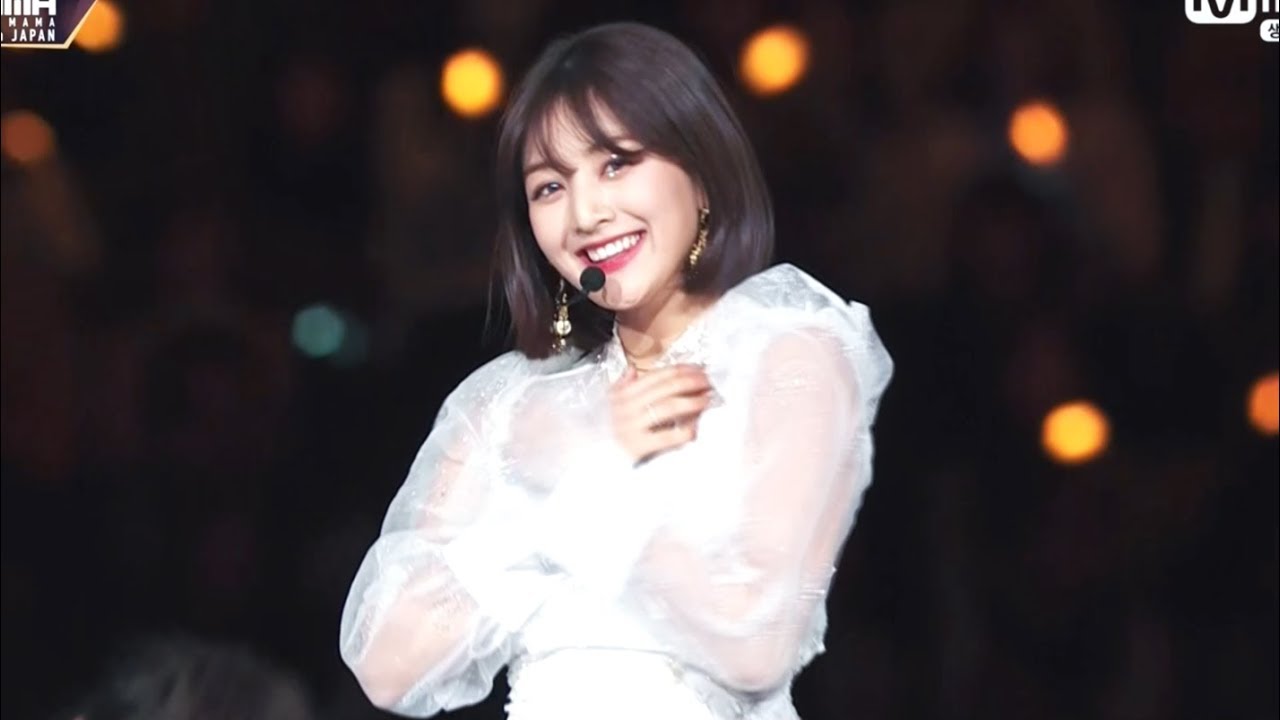 무대에서 빛나는 트와이스 지효 (2018 MAMA Japan : DIVA on stage, TWICE JIHYO)