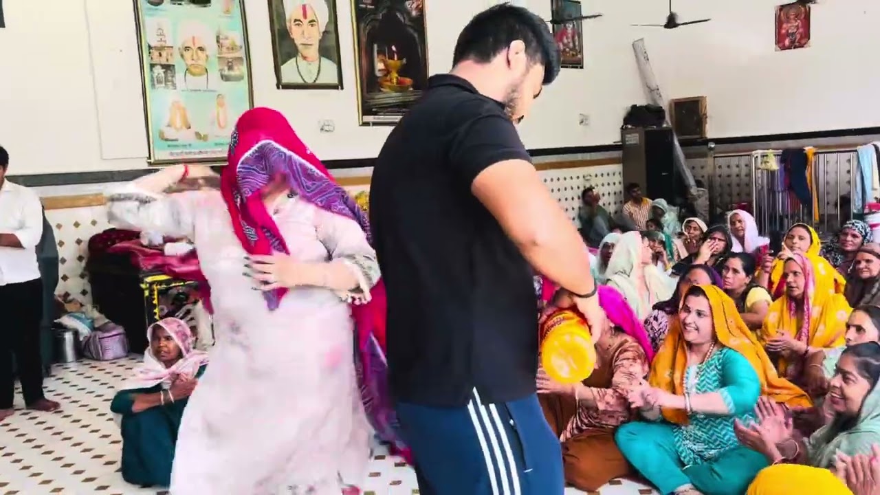 मिलकपुर धाम में सबकी फ़रमाइश पर ❤️ओढ़ लई मैंने लाल चुनरिया ❤️🙏🏻