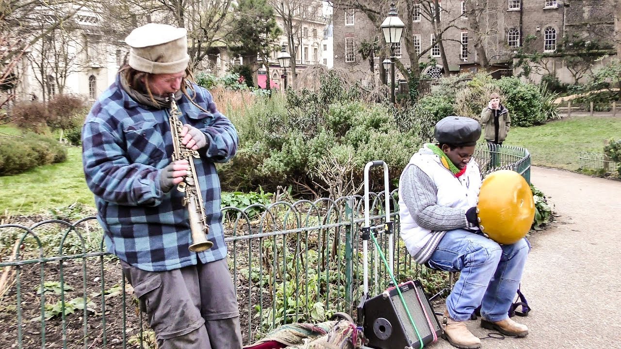 Mbira & Saxophone. Street Music at Brighton Pavillon Garden, England
