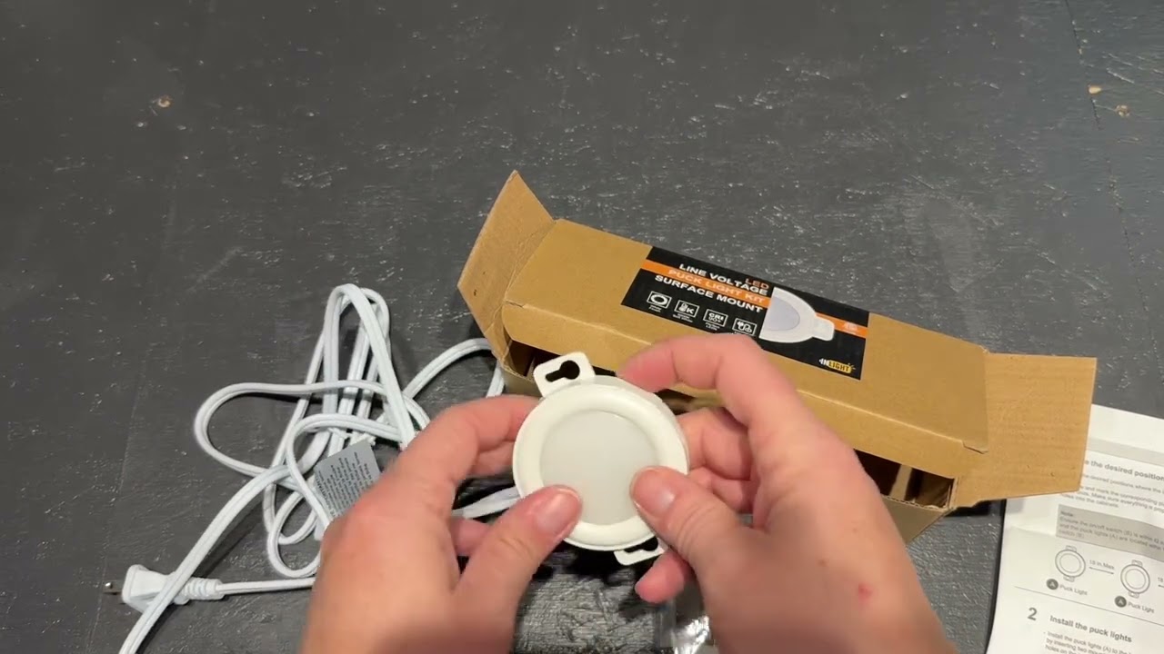 Plug and go LED PUCK LIGHTS