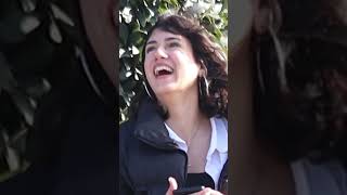 Güzel Kiza Omuzda Uyuma Şakasi Yaparak Tavlamak - Absürt Komi̇k Şaka