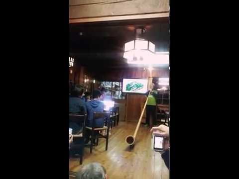 “燕山荘”オーナー赤沼氏ホルン演奏